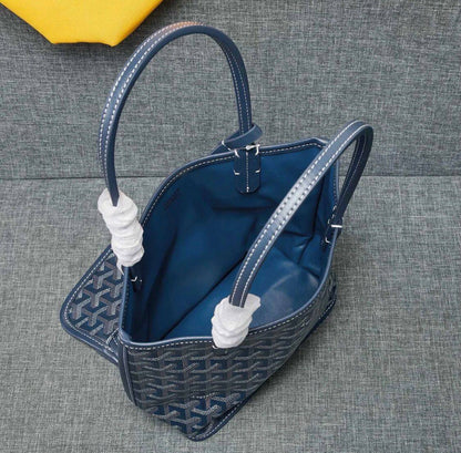 Goyard

Small     80 dhs🇦🇪
Medium  85 dhs🇦🇪
Large      90 dhs🇦🇪

with paper bag
good quality

Zain213
♥️♥️♥️