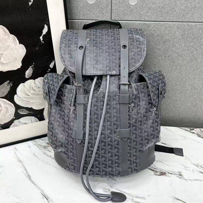 Goyard / LV backpack 
Size : 42 * 32 * 13 cm
120 dhs🇦🇪

Zain115
♥️♥️♥️