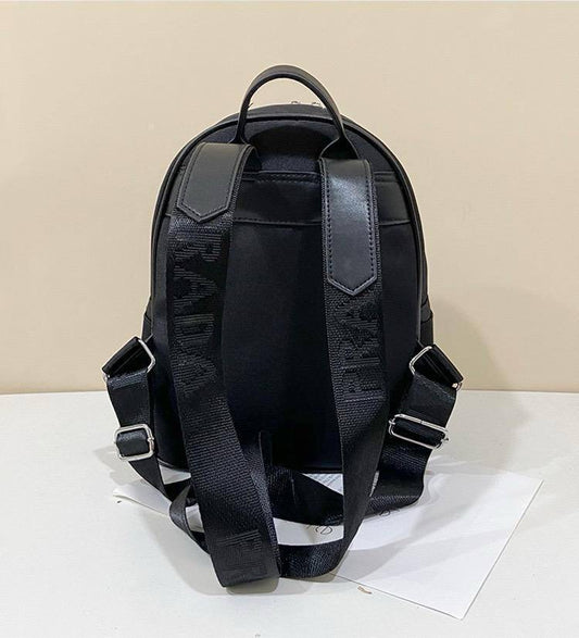 Prada
30*25*15cm
75 dhs🇦🇪

Zain17
♥️♥️♥️