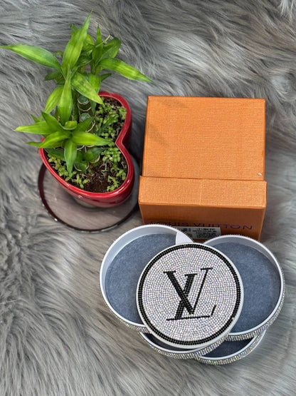 LV  jewelry box

SIZE  ………   10  CM 🥰

65 dhs🇦🇪

with BOX
🎁🎁🎁

Zain244
♥️♥️♥️