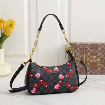 Coach
With box 
🎁🎁🎁

95 dhs🪙
Send a cherry pendant

Zain114
♥️♥️♥️