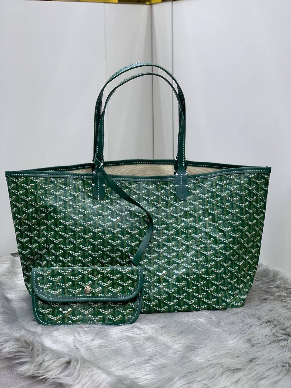 Goyard
SIZE  ……… 50 cm 🌷🌷🌷
90 dhs🇦🇪

Zain51
♥️♥️♥️