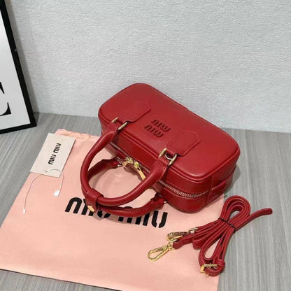 Miu Miu
Best quality 

with box’s 
🎁🎁🎁

95 dhs🇦🇪
size 22 cm

Zain158
♥️♥️♥️