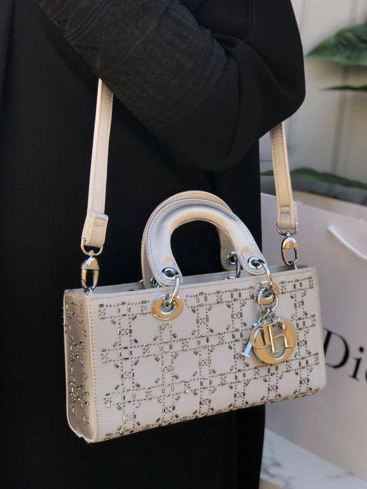 DIOR 
GOOD QUALITY
100 dhs🪙💕

Zain39
♥️♥️♥️
