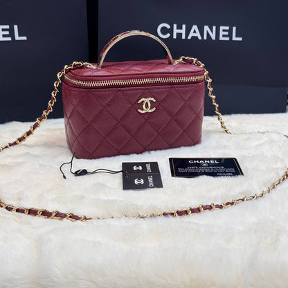 Chanel ᴠᴀɴɪᴛʏ ᴛᴏᴘ ʜᴀɴᴅʟᴇ
ᴍɪʀʀᴏʀ ɪɴsɪᴅᴇ

ᴡɪᴛʜʙᴏx
🎁🎁🎁

Caviar ᴍᴀᴛᴇʀɪᴀʟ 
sɪᴢᴇ:18ᴄᴍ
95 dhs🇦🇪

Zain56
♥️♥️♥️