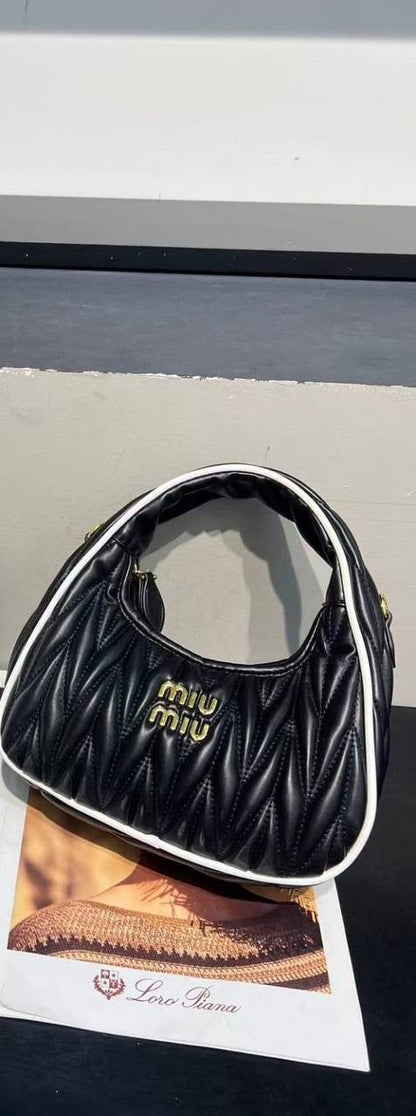 Miu Miu
70 dhs🇦🇪

Zain22
♥️♥️♥️