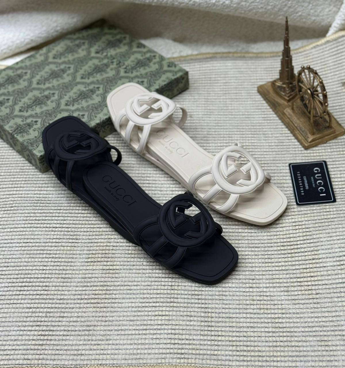 . New gucci flat

   Size  .  36.  to 41

75 dhs🪙

Zain80
♥️♥️♥️