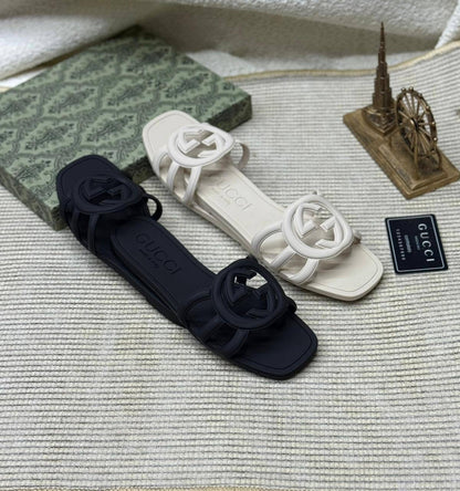 . New gucci flat

   Size  .  36.  to 41

75 dhs🪙

Zain80
♥️♥️♥️