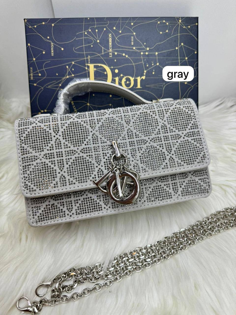 Discount 💎  Dior top handle
Size: 25 ~ 21 cm
95 dhs🇦🇪
with Box🎁

Zain115
♥️♥️♥️