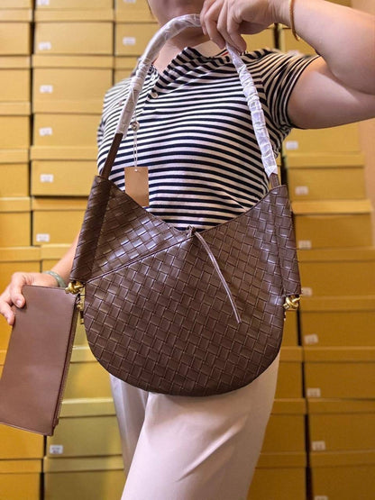 Offer YSL / MK / Hermes
Bottega
Size : 36 ~ 23  cm

70 dhs🇦🇪

with box🎁

Zain115
♥️♥️♥️♥️