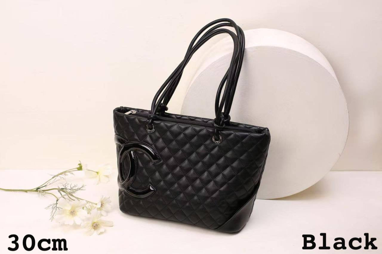 Chanel ᴄᴀᴍʙᴏɴ ᴛᴏᴛᴇ  
sʜᴏᴜʟᴅᴇʀ ʙᴀɢ
ᴡɪᴛʜᴏᴜᴛ ʙᴏx

sɪᴢᴇ:30ᴄᴍ
105 dhs🇦🇪

Zain56
♥️♥️♥️