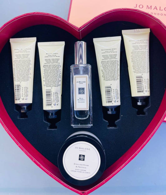 JO MALONE 6IN1 SET
120 dhs🇦🇪

4 pcs hand cream 
- peony 
- wild bluebell 
- blackberry 
- English pear 

1pc cologne 
1pc body cream

Zain01
♥️♥️♥️