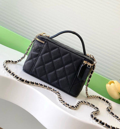 CHANEL 
GOOD QUALITY 
WITH BOX 
🎁🎁🎁

100 dhs🪙💕
SIZE: 16.5cm

Zain39
♥️♥️♥️