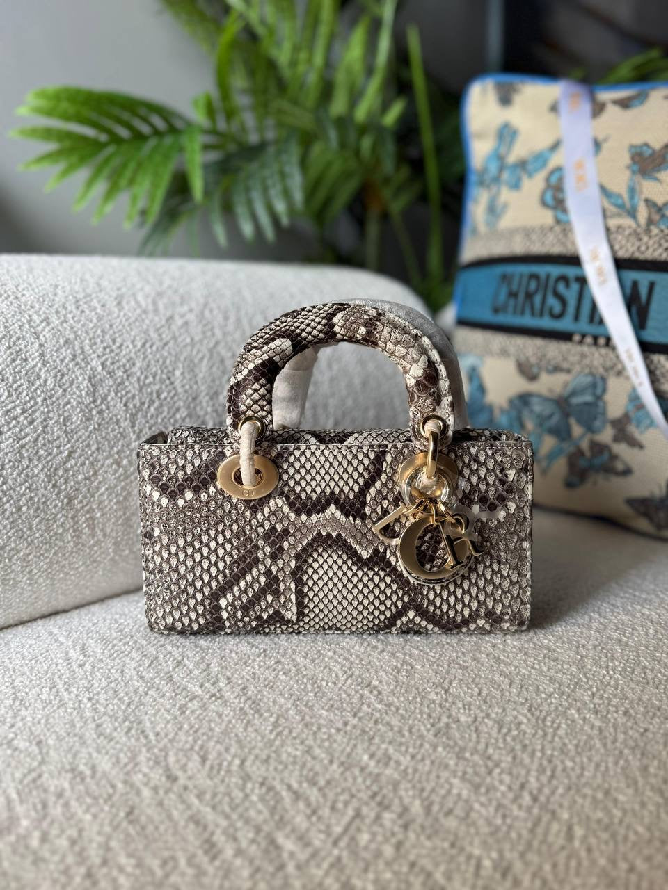 DIOR
     
  💗22 cm 🦋
Super Master 
🦋Available now 🩵💫
For Price 👇 WTSP Text Zain 0568585901

Zain246
♥️♥️♥️