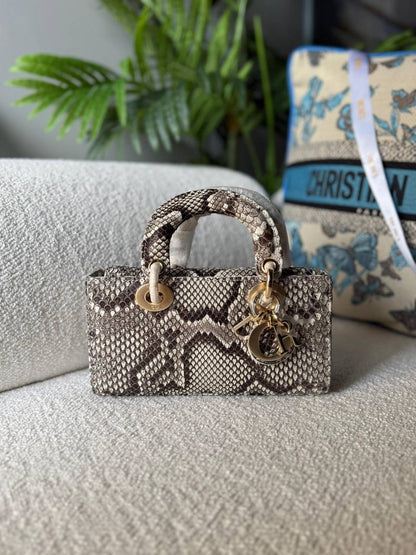 DIOR
     
  💗22 cm 🦋
Super Master 
🦋Available now 🩵💫
For Price 👇 WTSP Text Zain 0568585901

Zain246
♥️♥️♥️