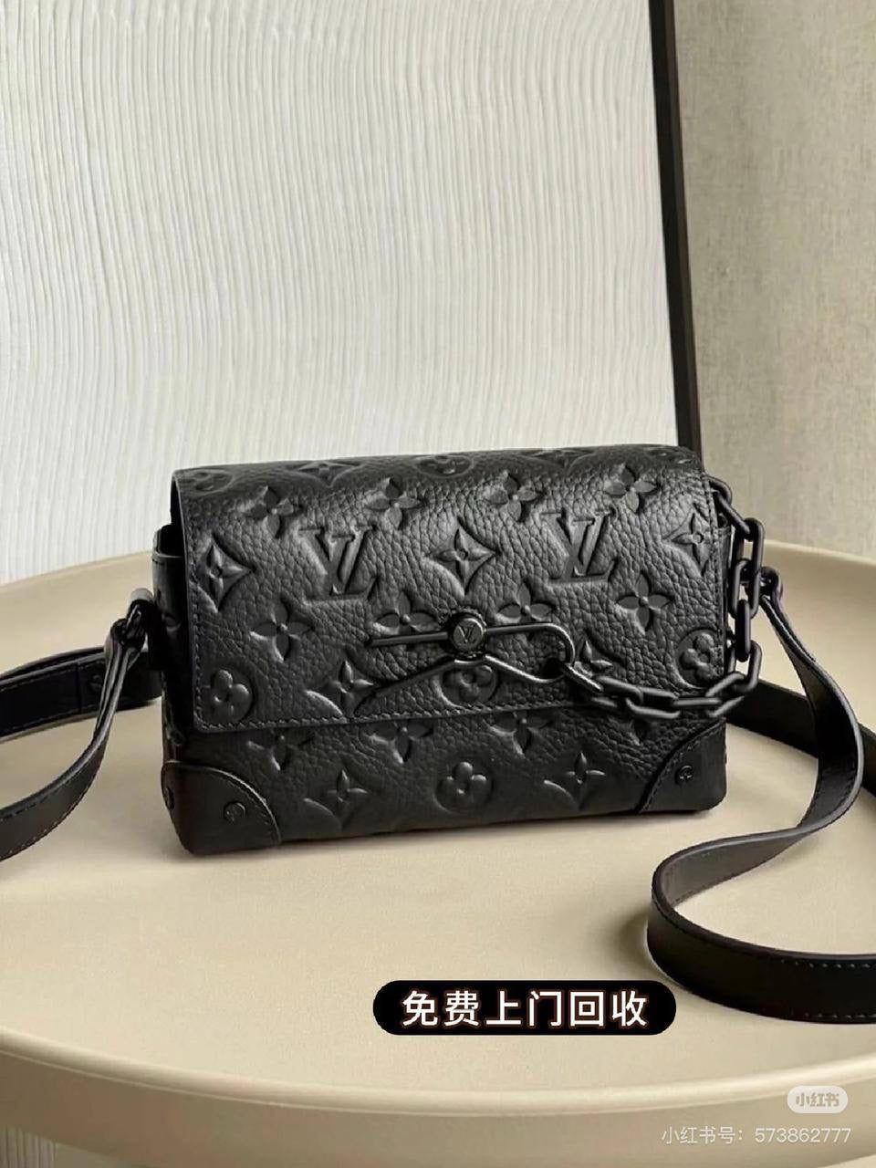 LV
20*14*6 cm
70 dhs🇦🇪

Zain17
♥️♥️♥️