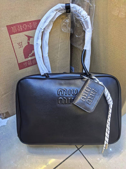 Miu Miu
Master

350 dhs🇦🇪
Add box paper bag🎁
30 dhs🇦🇪

Zain10
♥️♥️♥️