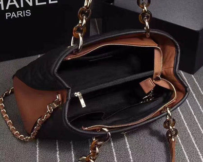 Chanel - CH

95 dhs🇦🇪

Good quality 
with box
🎁🎁🎁

Zain35
♥️♥️♥️