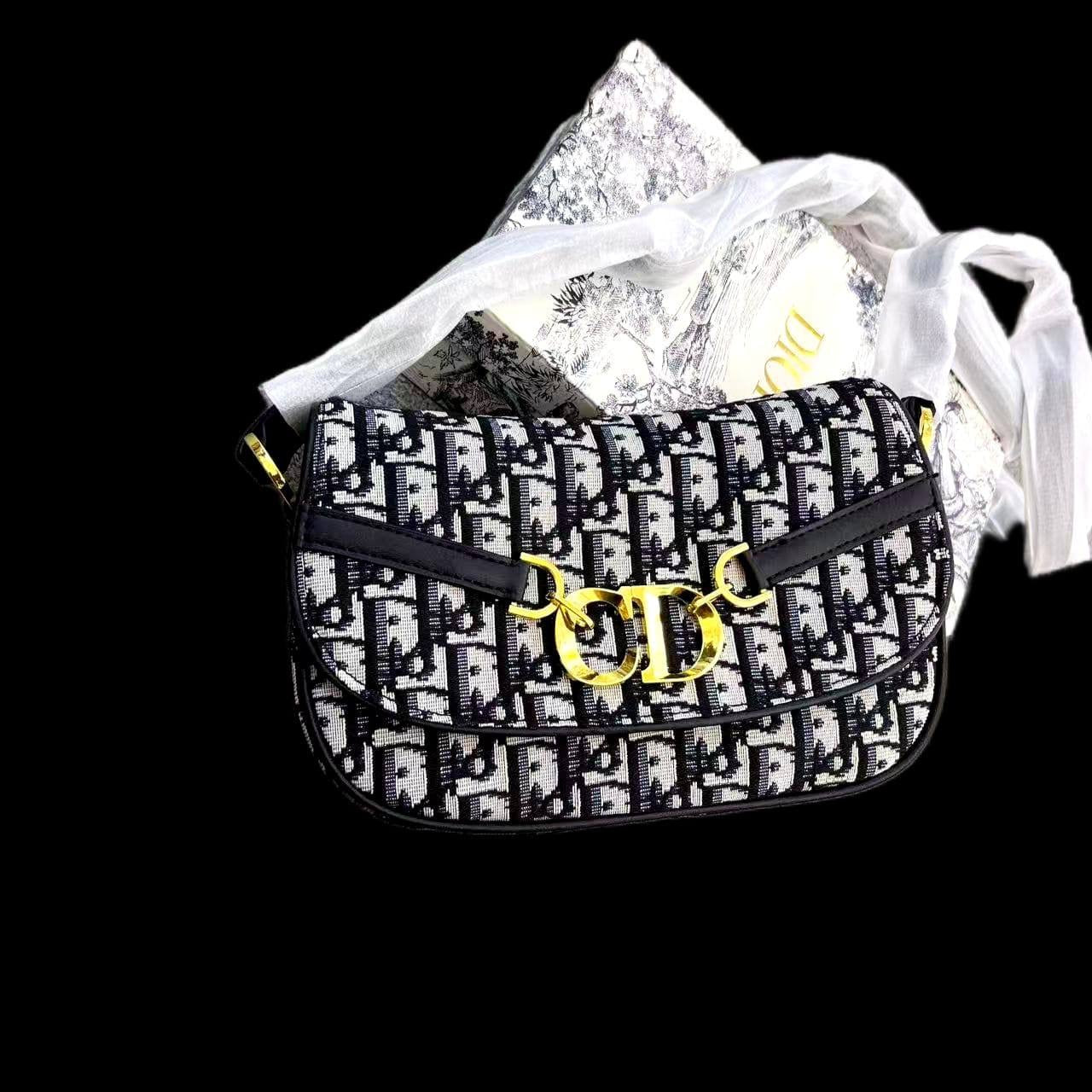 Dior
80 dhs🇦🇪

with box
🎁🎁🎁

size 24cm

Zain26
♥️♥️♥️