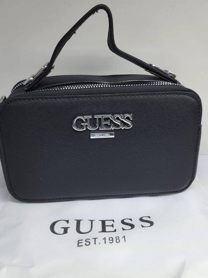 Guess 
Size : 19 * 11 * 7 cm
60 dhs🇦🇪

with box
🎁🎁🎁

Zain115
♥️♥️♥️