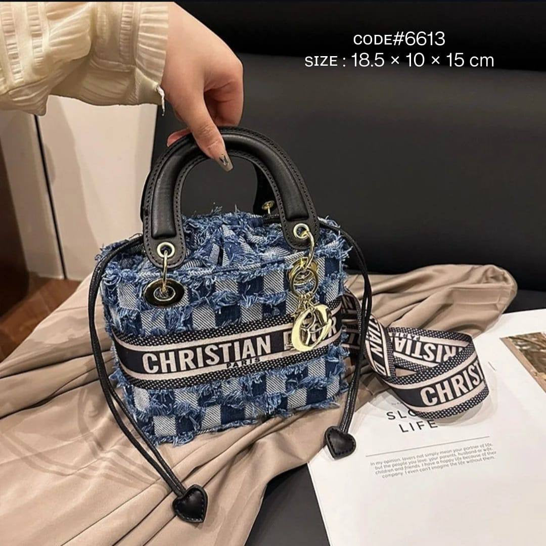 CHRISTIAN LADY DIOR
ᴅᴇɴɪᴍ ᴊᴇᴀɴ's ᴄʀᴏssʙᴀɢ
sɪᴢᴇ :18.5 cm

75 dhs🪙💕

Zain31
♥️♥️♥️