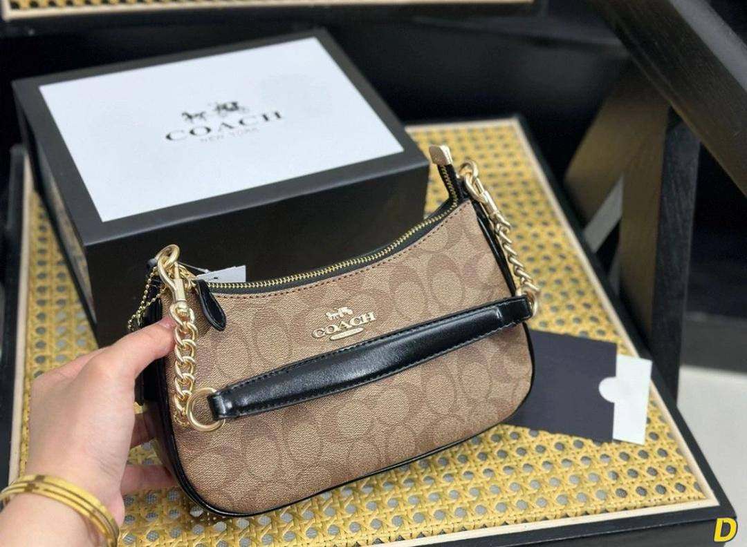 Coach

90 dhs🪙

With box
🎁🎁🎁

Zain35
♥️♥️♥️