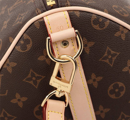 LV TRAVELLING BAG 
GOOD QUALITY 
115 dhs🪙💕
SIZE : 55cm

Zain39
♥️♥️♥️