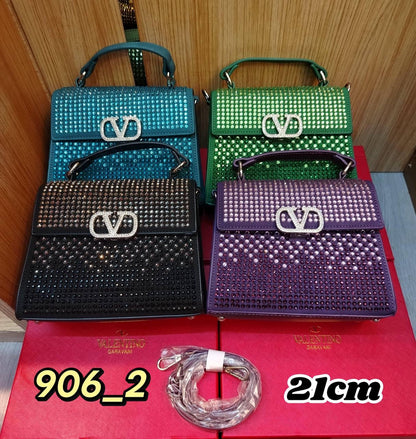 Valentino / Prada stone 
good quality 
with box 
🎁🎁🎁

100 dhs🇦🇪

Zain107
♥️♥️♥️