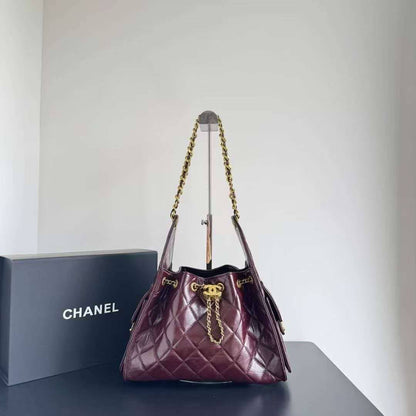New arrived 
Chanel 
130 dhs🇦🇪
Size 28cm

Zain161
♥️♥️♥️