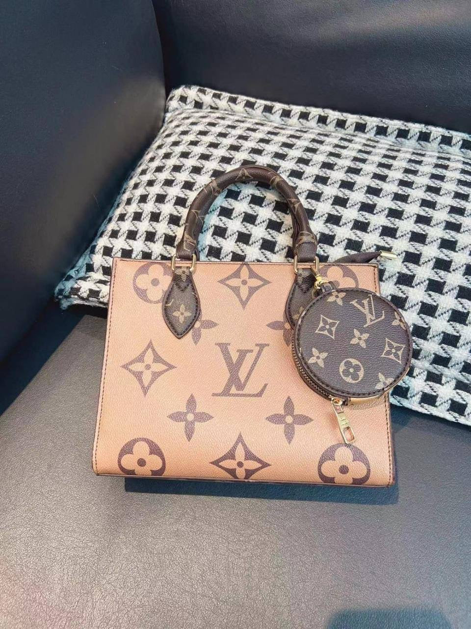🎊 Big Offer 🎉  Chanel / Fendi / LV
Good quality

Size : 30 ~ 22 cm

50 dhs🇦🇪

Zain115
♥️♥️♥️