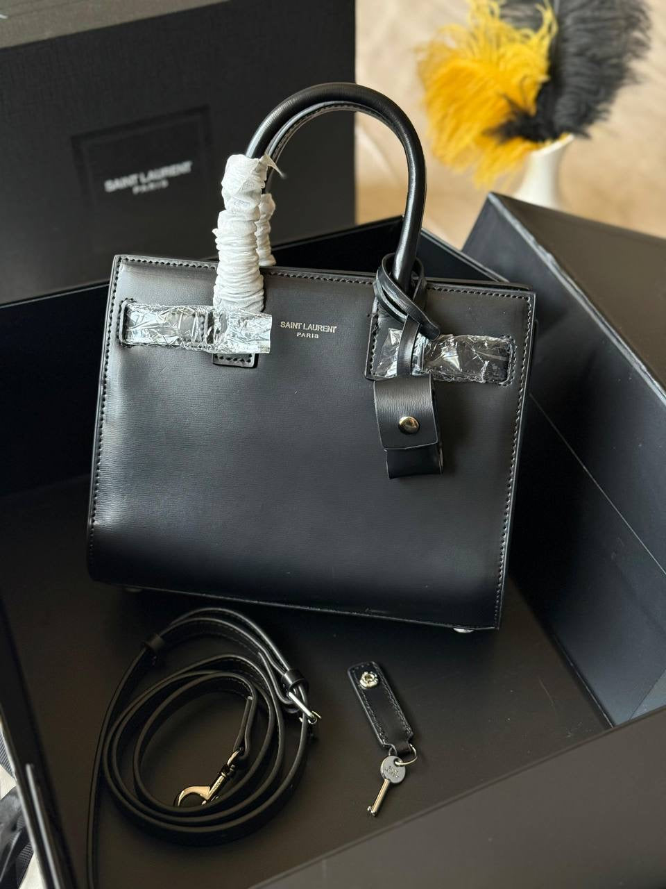 YSL

22cm
350 dhs🇦🇪
Top quality 

With box
🎁🎁🎁

Zain167
♥️♥️♥️