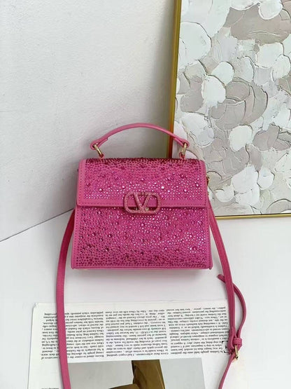 Valentino
GOOD QUALITY 
120 dhs🪙

Zain200
♥️♥️♥️