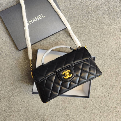 Chanel
95 dhs🪙

with box

🎁🎁🎁

high quality

Zain26
♥️♥️♥️
