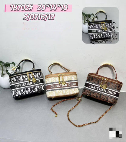 CHRISTIAN DIOR
ᴠᴀɴɪᴛʏ ᴛᴏᴘ ʜᴀɴᴅʙᴀɢ
sʟɪɴɢ ᴄʜᴀɪɴ ʙᴀɢs
sɪᴢᴇ : 20 cm

60 dhs🇦🇪

Zain31
♥️♥️♥️