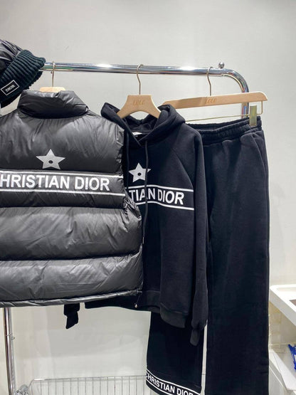 *New collections      
380 dhs🪙
*good  quality  💕💝🛍️
*Sizes:S M L * 
*AVAILABLE NOW* full set

Zain231
♥️♥️♥️