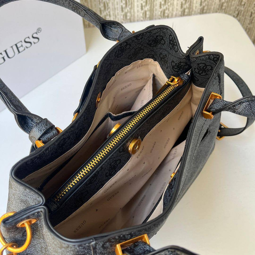 Guess 
Size: 34 * 24 * 12 cm
105 dhs🇦🇪

Zain115
♥️♥️♥️