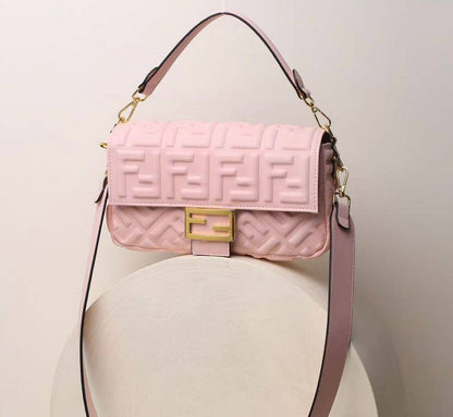 FENDI 

NEW CAME GOOD QUALITY 
WITH BOX 
🎁🎁🎁

100 dhs🇦🇪

SIZE: 26cm

Zain39
♥️♥️♥️