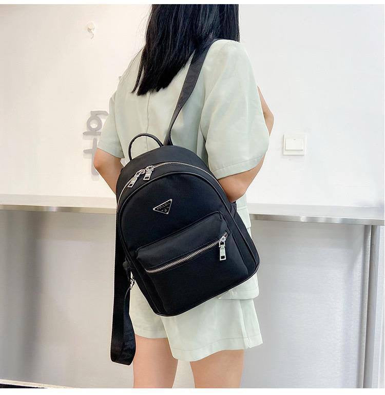 Prada
30*25*15cm
75 dhs🇦🇪

Zain17
♥️♥️♥️