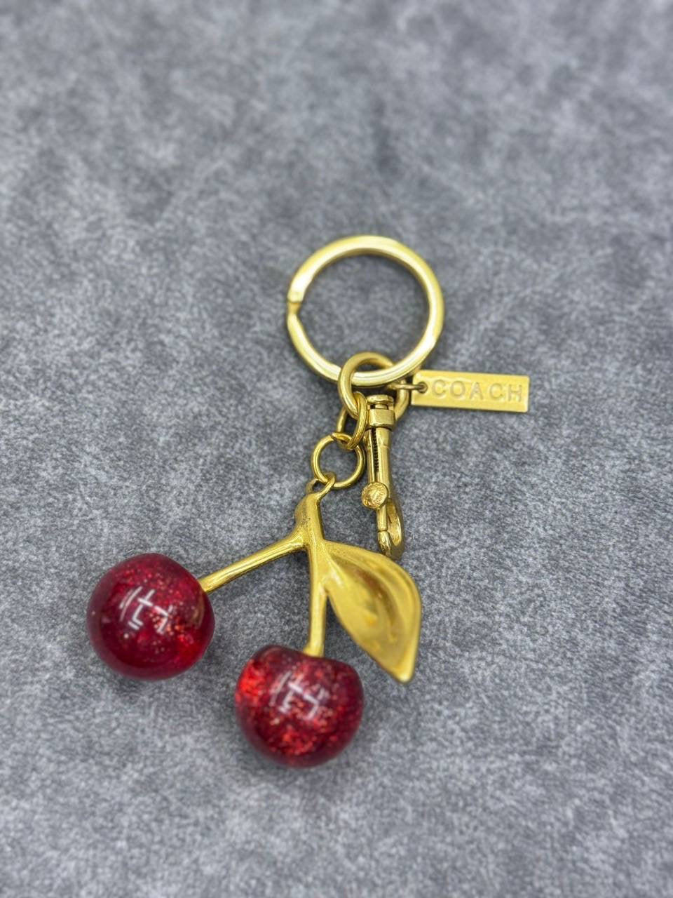 Coach
With box 
🎁🎁🎁

95 dhs🪙
Send a cherry pendant

Zain114
♥️♥️♥️