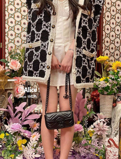 Gucci

90 dhs🇦🇪

Good quality 

with box
🎁🎁🎁
Zain35
♥️♥️♥️