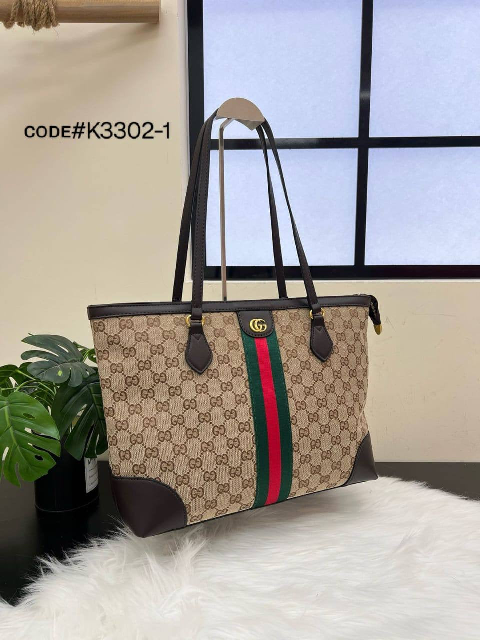 Gucci OPHIDIA
SHOULDER TOTEBAG 
ᴄᴀɴᴠᴀss ᴍᴀᴛᴇʀɪᴀʟ
ᴢɪᴘᴘᴇʀ ᴛʏᴘᴇ
sɪᴢᴇ : 40 cm

75 dhs🇦🇪

Zain31
♥️♥️♥️