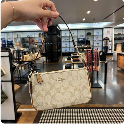 Coach Nalita

Size : 20 * 12 cm

80 dhs🇦🇪

with box 🎁

Zain115
♥️♥️♥️