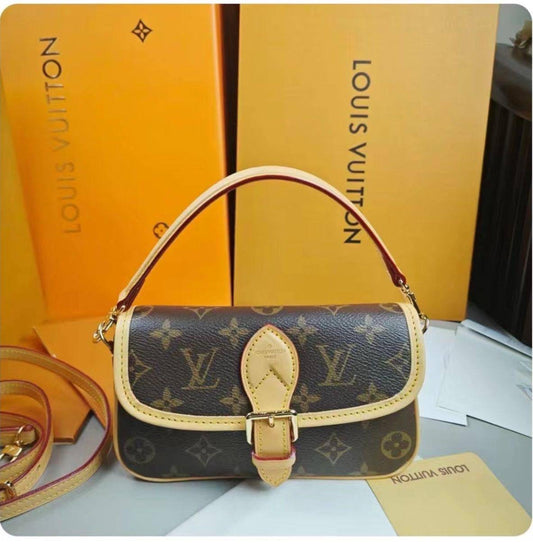 LV 
small 
270 dhs🇦🇪
Big 
320 dhs🇦🇪

Zain228
♥️♥️♥️