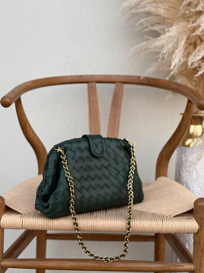 New collection✨✨✨
BOTTEGA VENETA
26cm
350 dhs🇦🇪
Top quality 
With box🎁

Zain167
♥️♥️♥️