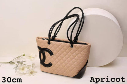 Chanel ᴄᴀᴍʙᴏɴ ᴛᴏᴛᴇ  
sʜᴏᴜʟᴅᴇʀ ʙᴀɢ
ᴡɪᴛʜᴏᴜᴛ ʙᴏx

sɪᴢᴇ:30ᴄᴍ
105 dhs🇦🇪

Zain56
♥️♥️♥️