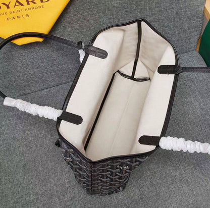 Goyard

Small     80 dhs🇦🇪
Medium  85 dhs🇦🇪
Large      90 dhs🇦🇪

with paper bag
good quality

Zain213
♥️♥️♥️