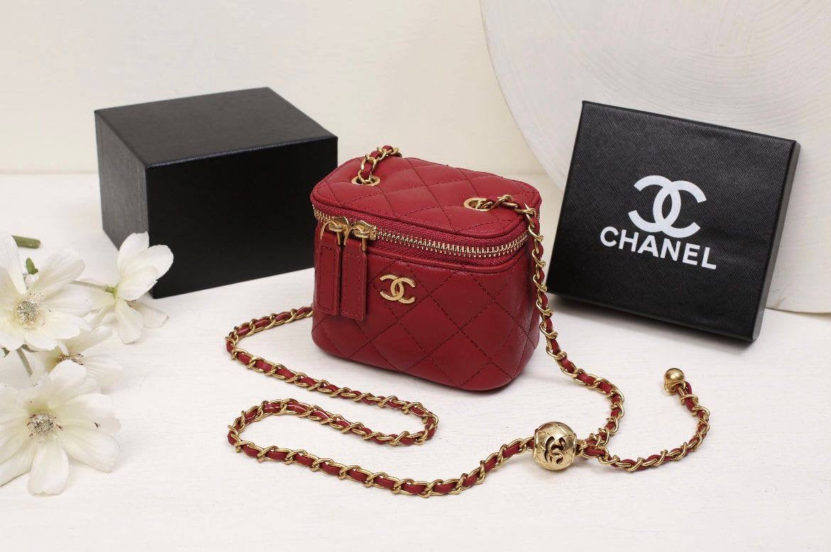 Chanel

with box 
🎁🎁🎁

90 dhs🪙💕

Zain50
♥️♥️♥️