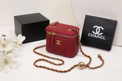 Chanel

with box 
🎁🎁🎁

90 dhs🪙💕

Zain50
♥️♥️♥️
