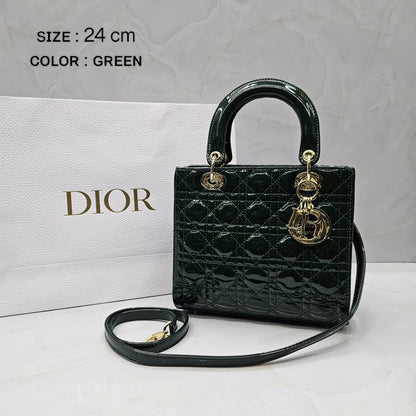 CHRISTIAN 𝑳𝑨𝑫𝒀 DIOR
ɢʟᴏssʏ ᴍᴀᴛᴇʀɪᴀʟ
ᴡɪᴛʜ ʟᴏɴɢ ʙᴇʟᴛ sᴛʀᴀᴘ
sɪᴢᴇ: 24 cm
ᴡɪᴛʜᴏᴜᴛ ʙᴏx

105 dhs🇦🇪

Zain31
♥️♥️♥️