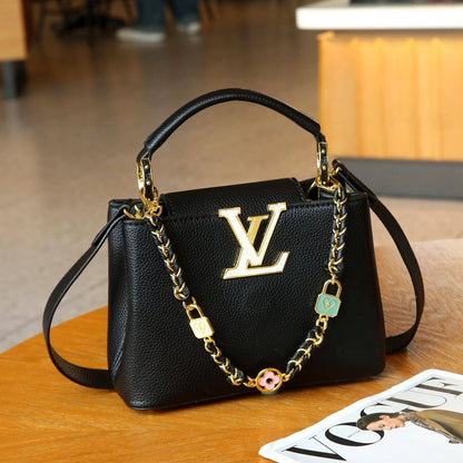 LV
Best quality 
with box’s 
🎁🎁🎁

130 dhs🇦🇪

size 22 cm

Zain158
♥️♥️♥️